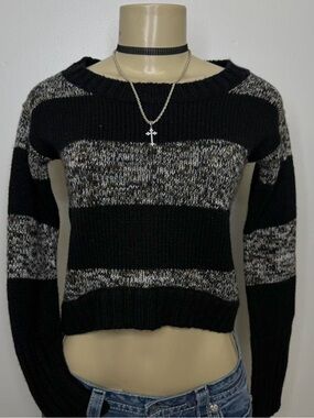 Y2K grunge black n grey knit cropped sweater🩶